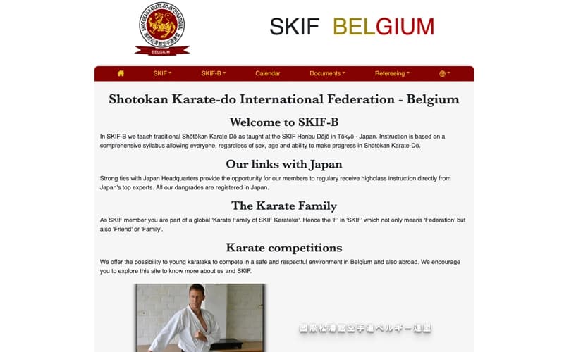 Page d’accueil d’un site de club de karaté avec visuel de pratiquants en action.